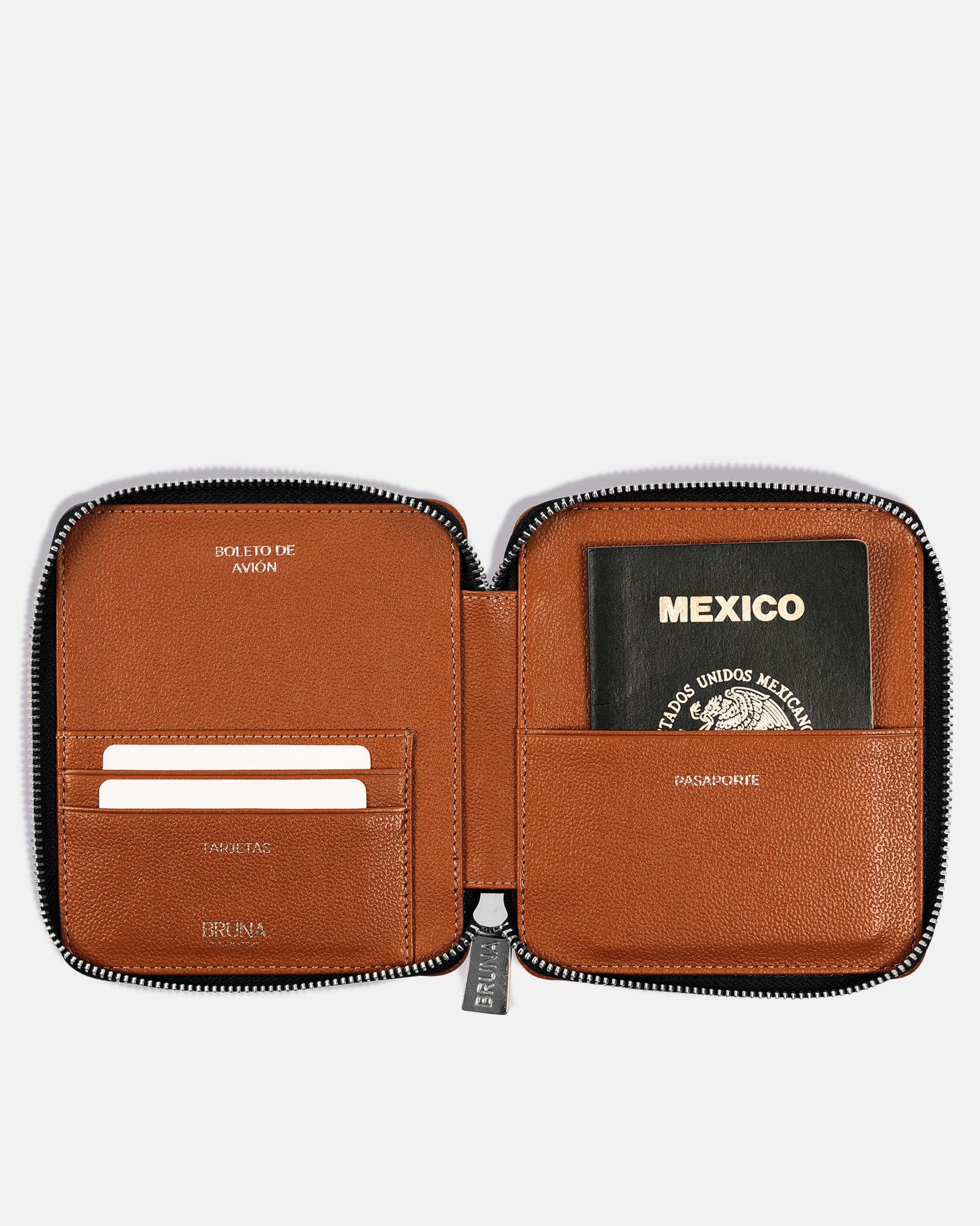 Funda con Cierre para 1 Pasaporte - Sahara Brown