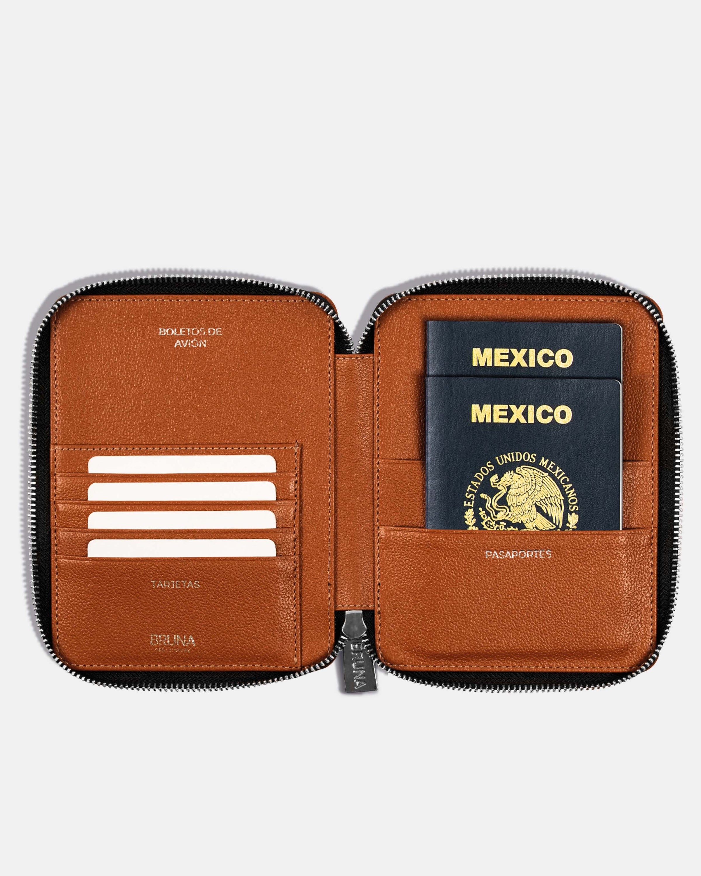 Funda con Cierre para 2 Pasaportes - Sahara Brown